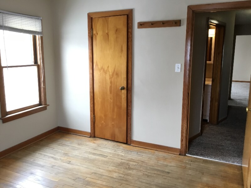 Building Photo - 458 3rd St NE