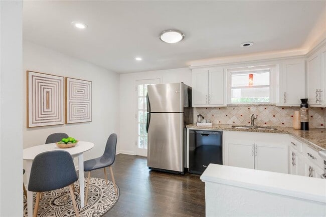 Building Photo - 7709 Woodrow Ave