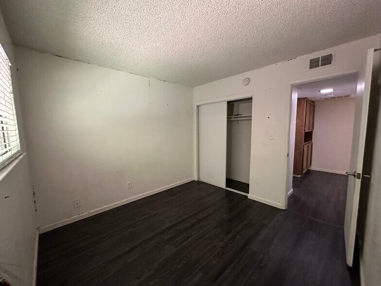 Building Photo - 9121 Nasreen Dr