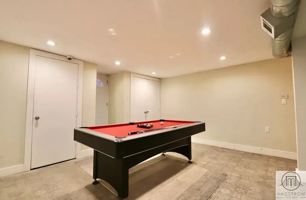 Building Photo - Furnished room/NOT APARTMENT