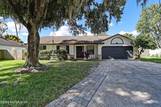 Building Photo - 10460 Roxbury Ln