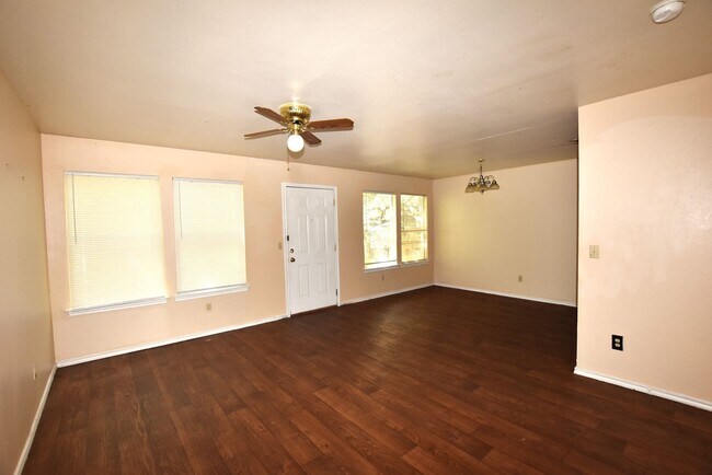 Building Photo - HP902 - 902-904 Sagewood Trail