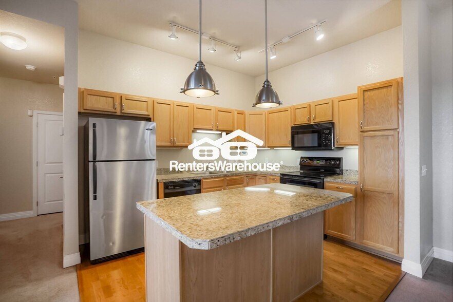 Building Photo - 199 Quebec St