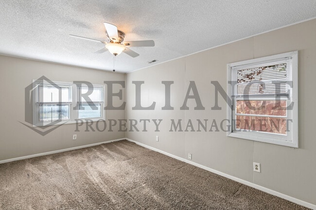 Building Photo - 4514 Vesta Dr