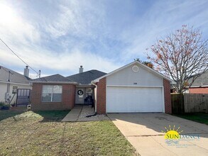 Building Photo - 3 Bedroom Home in Waterford Estates in Mary Esther!