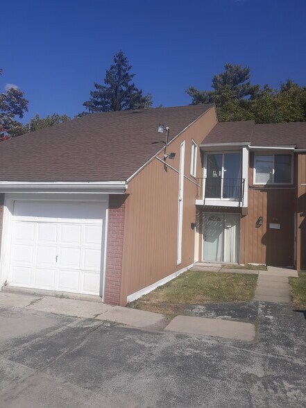 Front view - 946 Morningside Ln