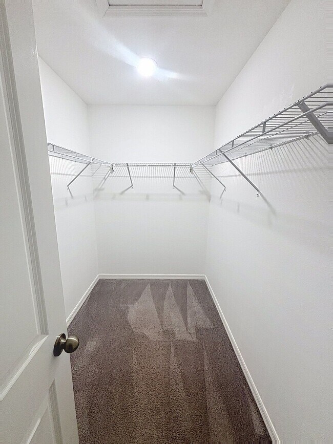 Building Photo - 7012 Samuel Ivy Dr