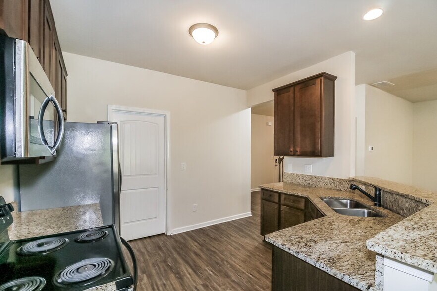 Building Photo - 340 Concord Terrace