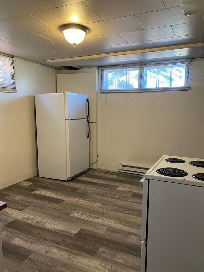 Building Photo - 2 WEEKS FREE WITH SIGNED LEASE Dog Friendl...