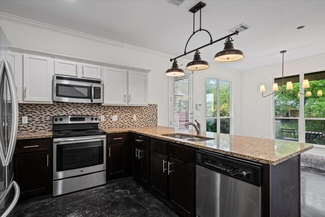 Building Photo - 2947 Moss St