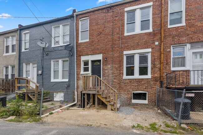 Building Photo - 206 S Hilton St