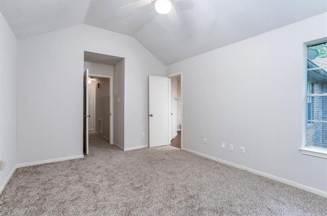 Building Photo - 134 Willowwood Cir