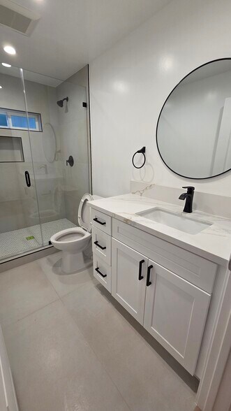 Building Photo - 805 W Glenoaks Blvd