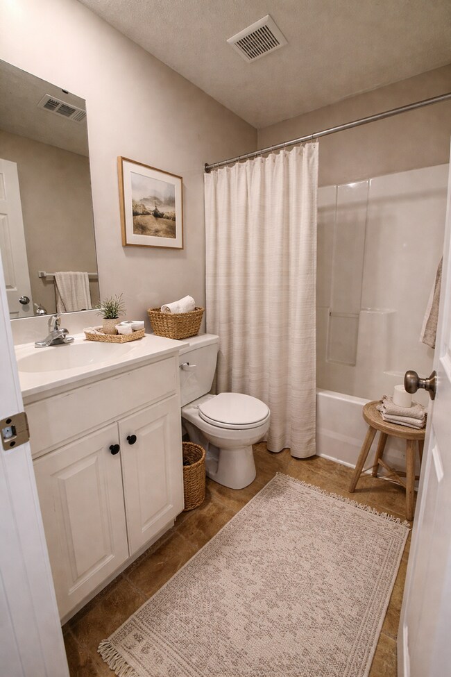 Building Photo - Low Maintenance Townhouse near Bluhawk in Blue Valley Schools