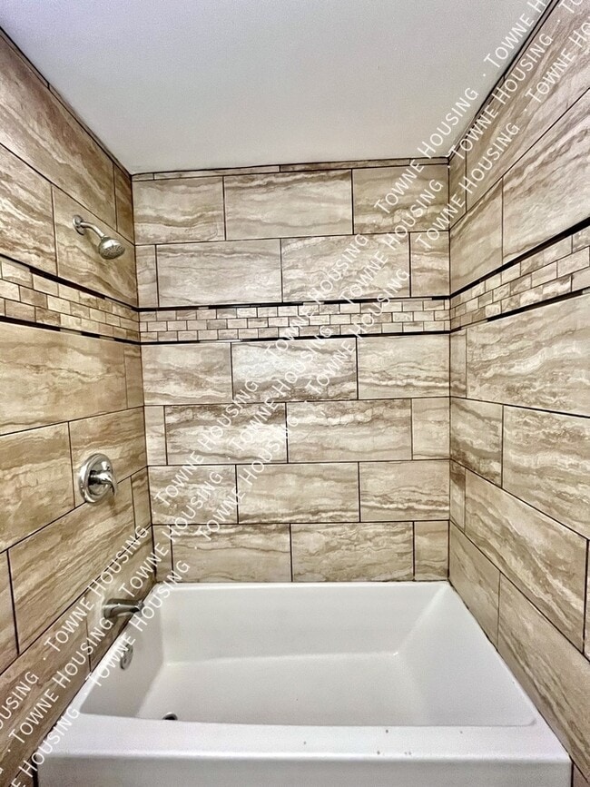 Building Photo - 40 Lawrence Pl