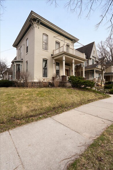 Building Photo - 246 Prospect Ave NE