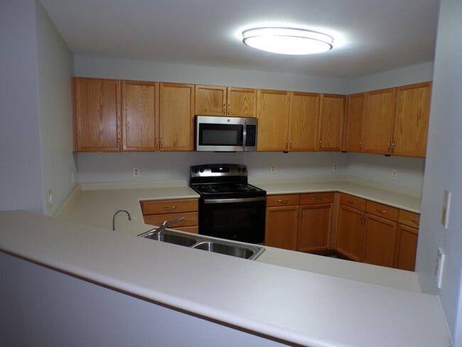 Building Photo - 1902 Crazy Horse Cir