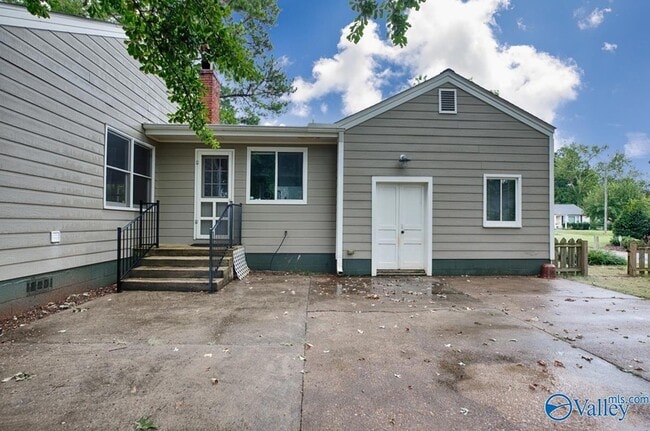 Building Photo - 2308 Gallatin St SW