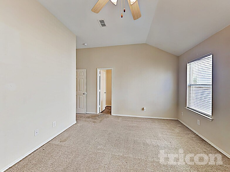 Building Photo - 1584 Sandhurst Dr