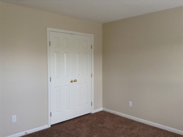 Building Photo - 10 Hunterbrook Ct