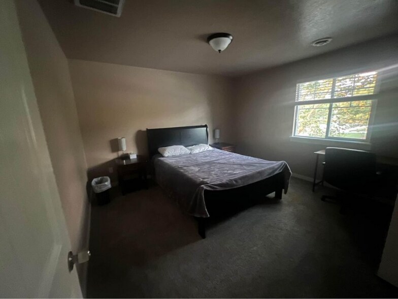 Building Photo - 2611 N Wallingford Ave