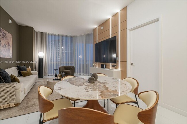 Building Photo - 851 NE 1st Ave