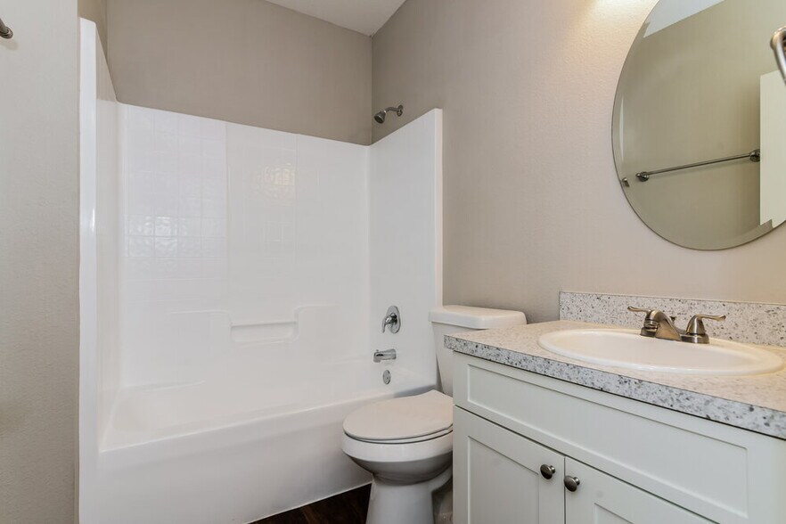 Building Photo - 714 Vichy Ln