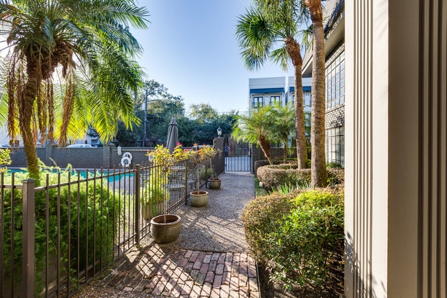 Building Photo - 2322 Richton