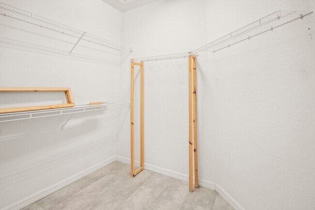 Building Photo - Beautiful Townhome in Laguna lakes 3 bedro...