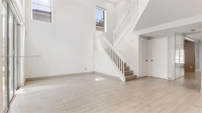 Building Photo - 909 Garnet Cir