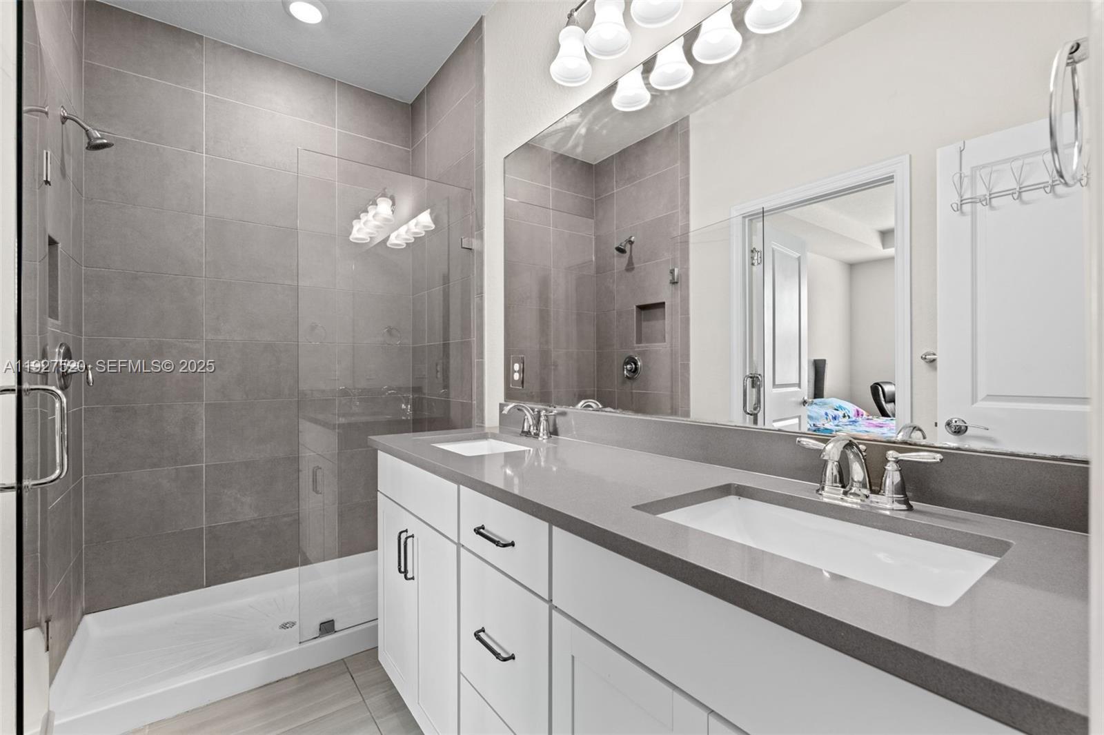 Building Photo - 1190 Eucalyptus Dr