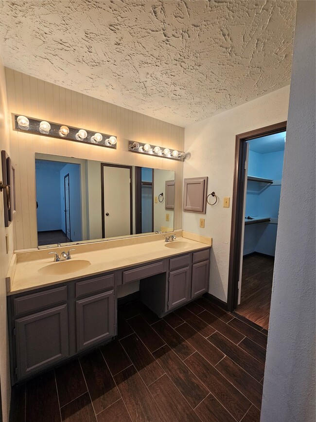 Building Photo - 8319 Wind Veil Dr