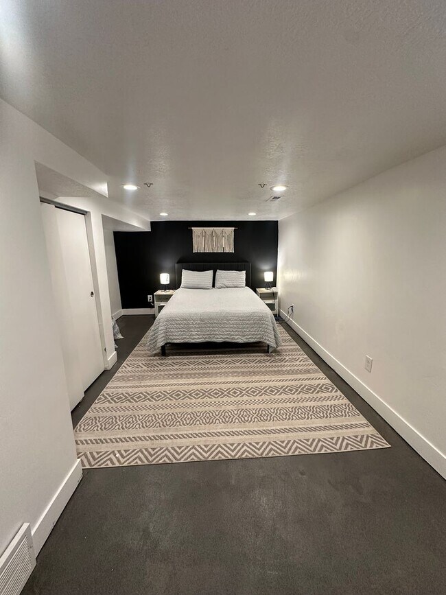 Building Photo - GORGEOUS Salt Lake Home!!!