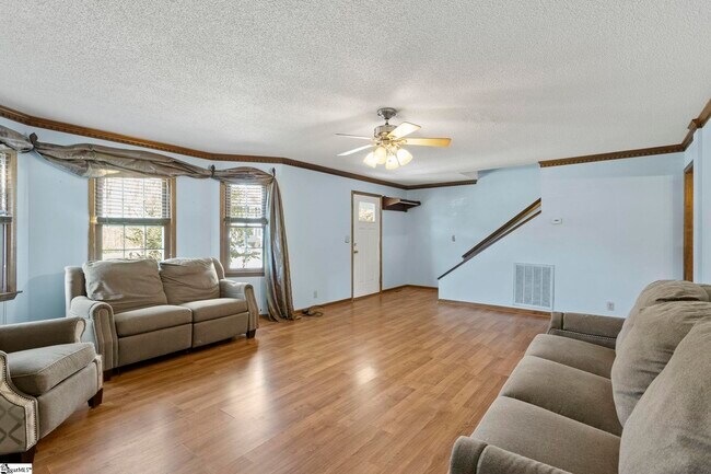 Building Photo - 405 Creek Dr