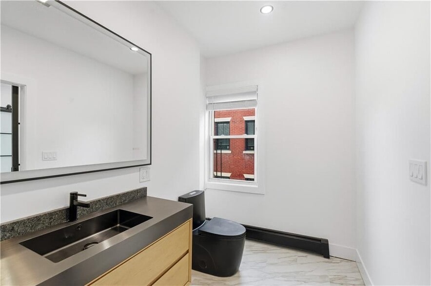 Building Photo - 170 Broadway, A