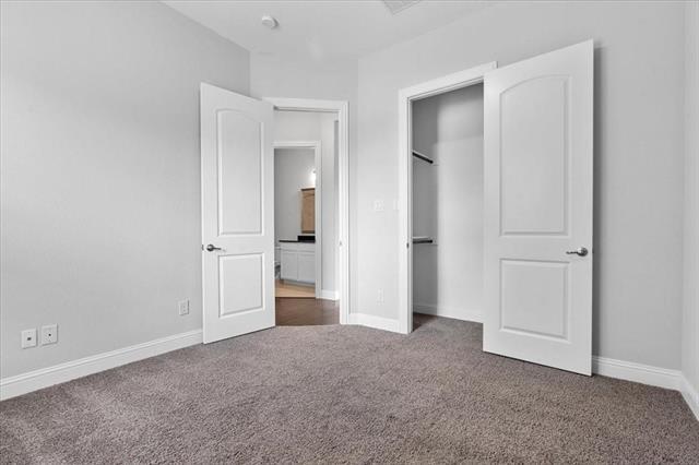 Building Photo - 698 Pendle Forest Dr