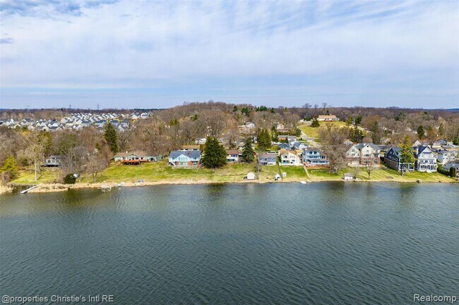 Building Photo - 2739 Lakeridge Ave