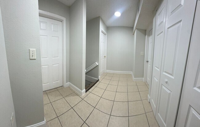 Building Photo - LARGE 3 BED/2.5 BA IN CORAL SPRINGS! Up to 3-Months Off!