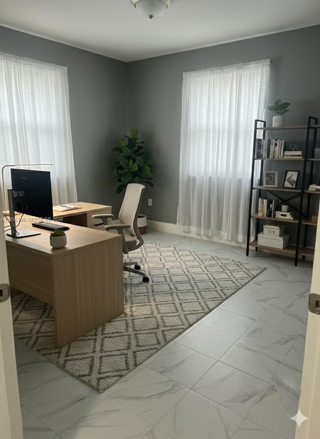 Building Photo - 3720 SW 32 Ave