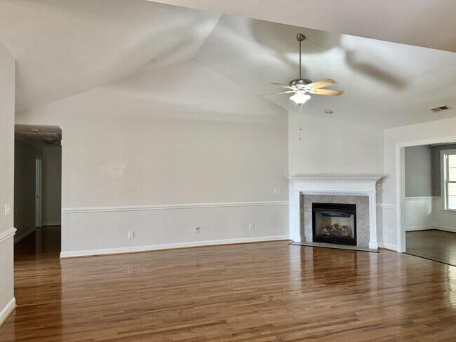Building Photo - 3721 Stillwood Dr