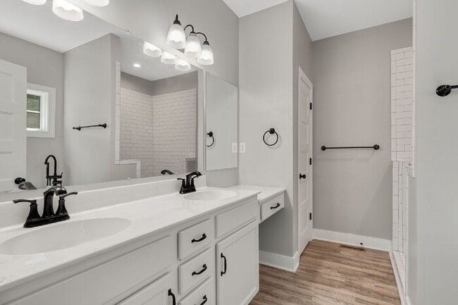 Building Photo - Beautiful Rental in The Highlands – Spacio...