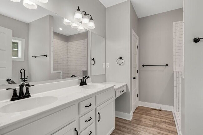 Building Photo - Spacious 5-Bedroom Home in The Highlands