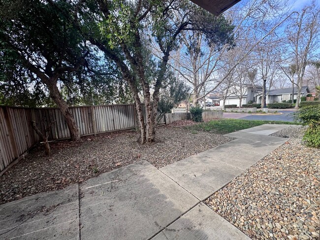 Building Photo - Gorgeously Remodeled 3bed 2.5 Bath home in...