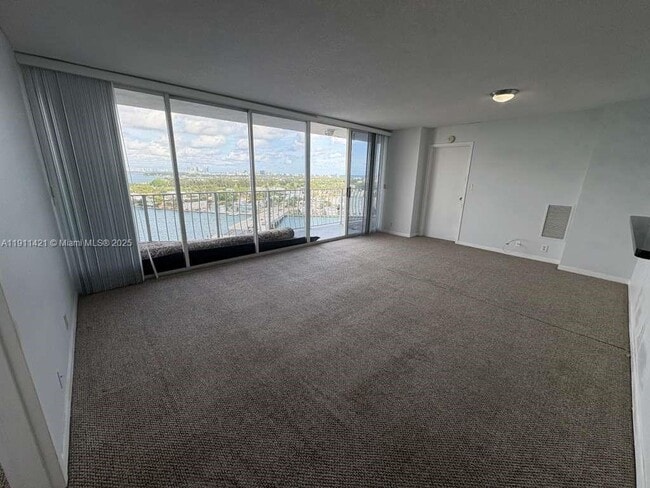 Building Photo - 7601 E Treasure Dr