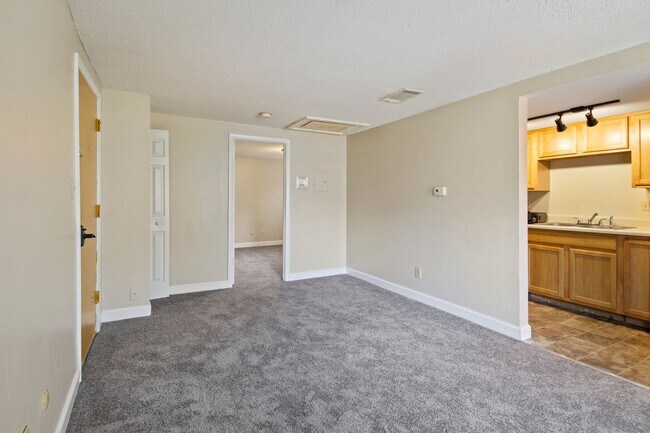 Building Photo - 3606 Balsam Ave