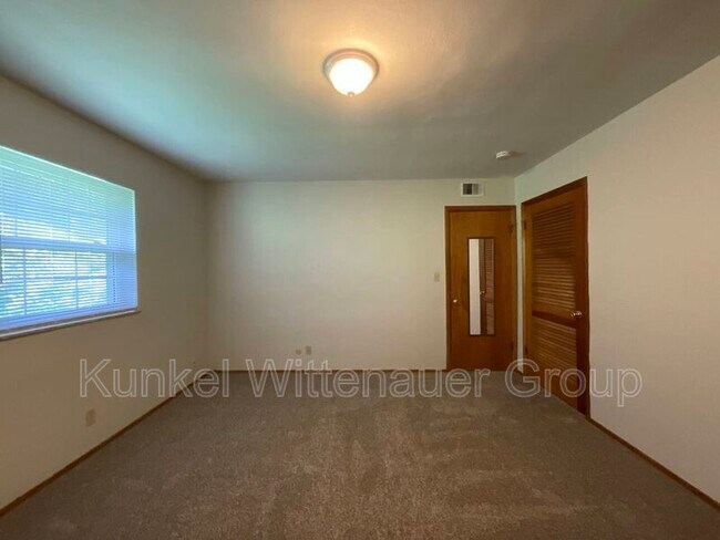 Building Photo - 522 N 38th St
