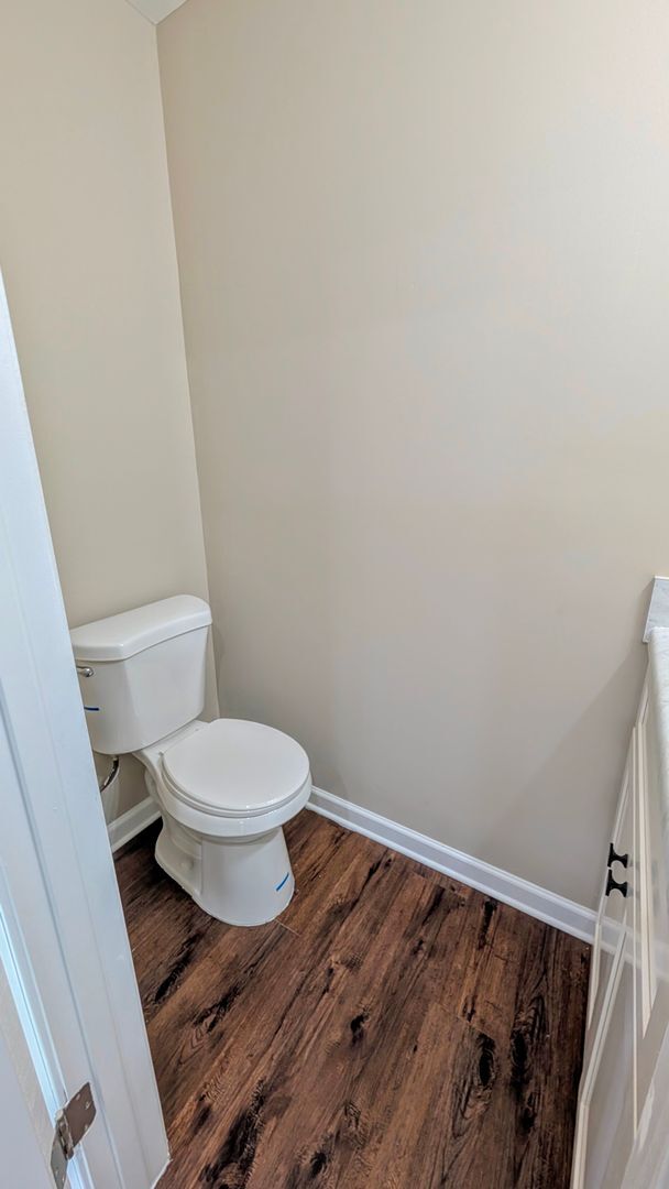 Building Photo - Newly Renovated | Upstairs Duplex | Minute...