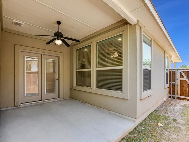Building Photo - 402 Parkline Dr