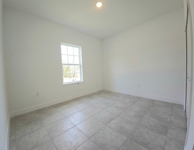 Building Photo - 7130 N Cricket Dr