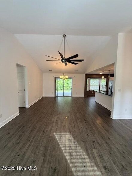 Building Photo - 714 San Juan Rd